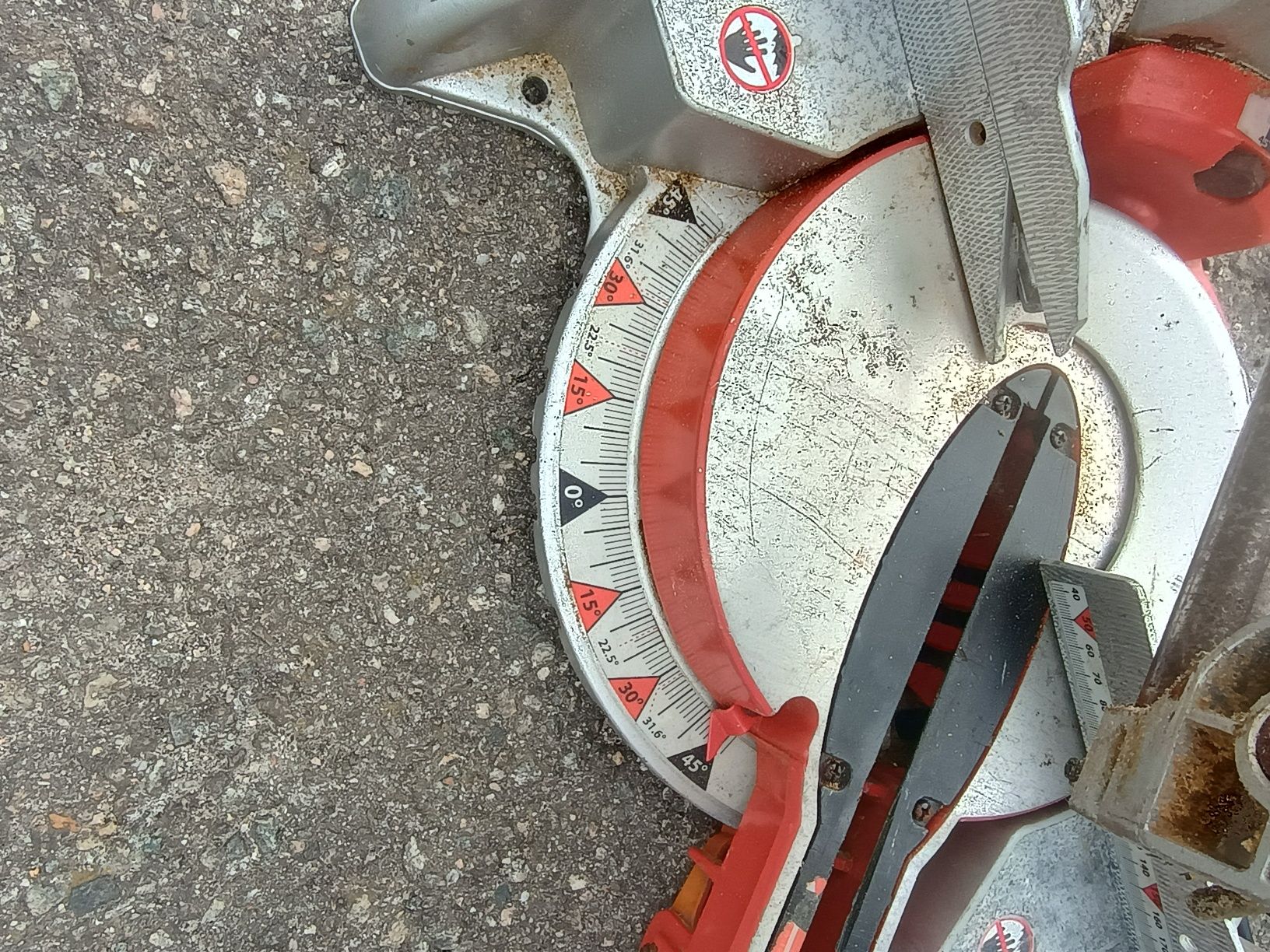 Black and Decker циркуляр/пендула