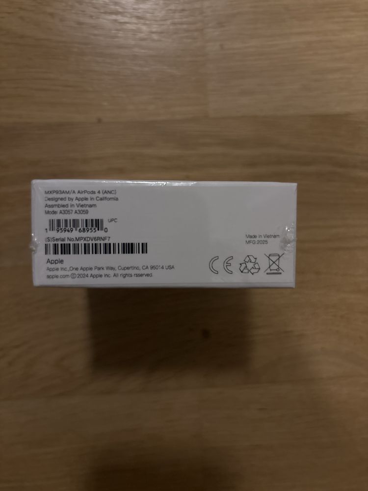 Airpods 4.