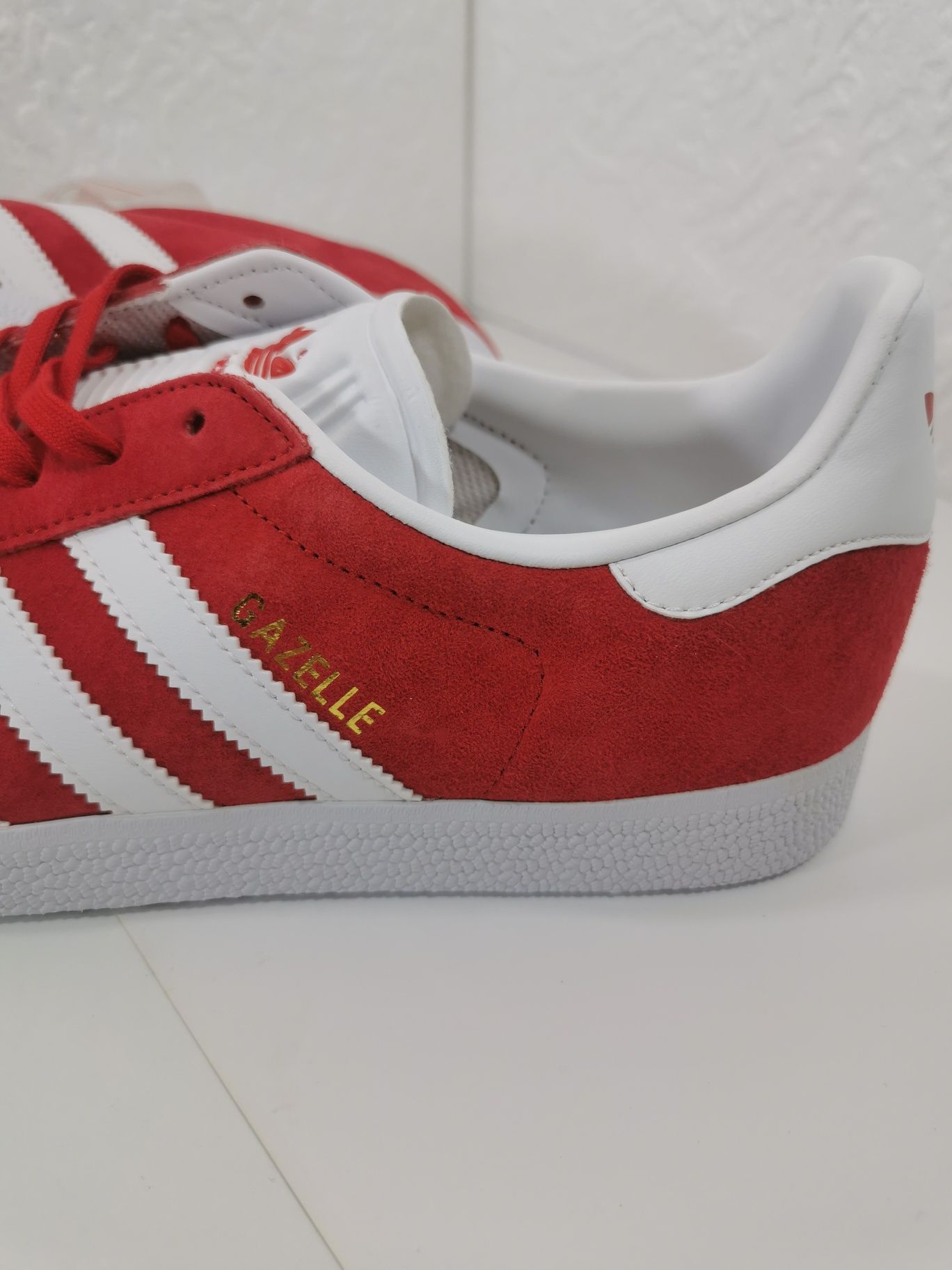 Adidas Gazelle Roșii, Scarlet