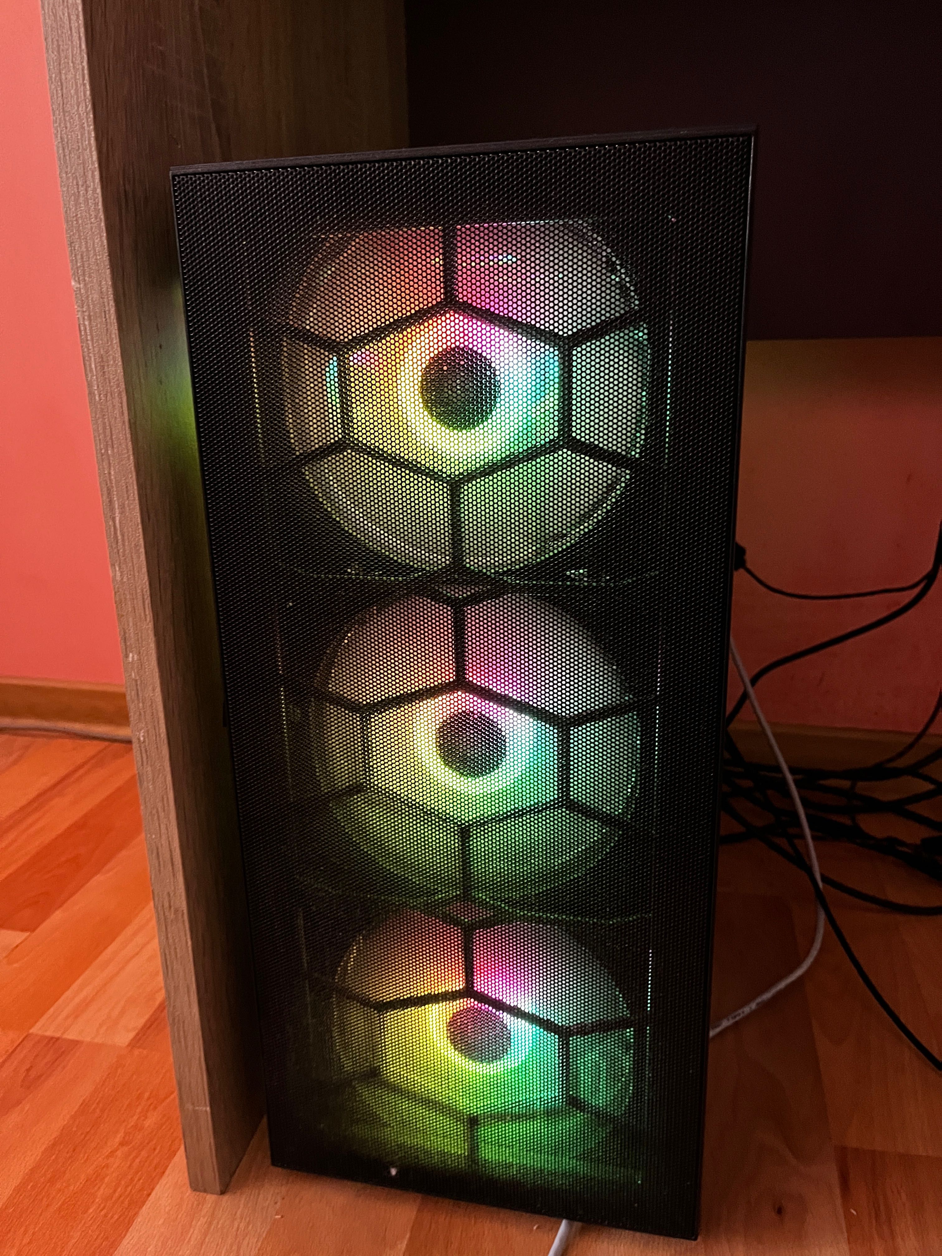 RTX 3060 ; Intel 5-12400F ; 16GB RAM