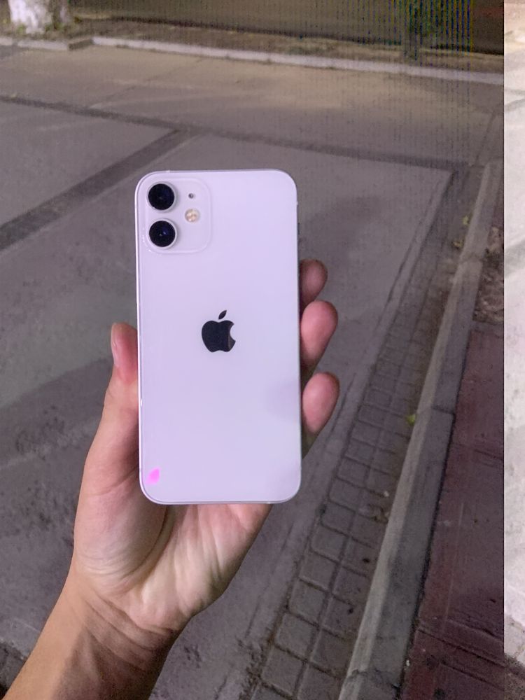 Iphone 12 mini.
