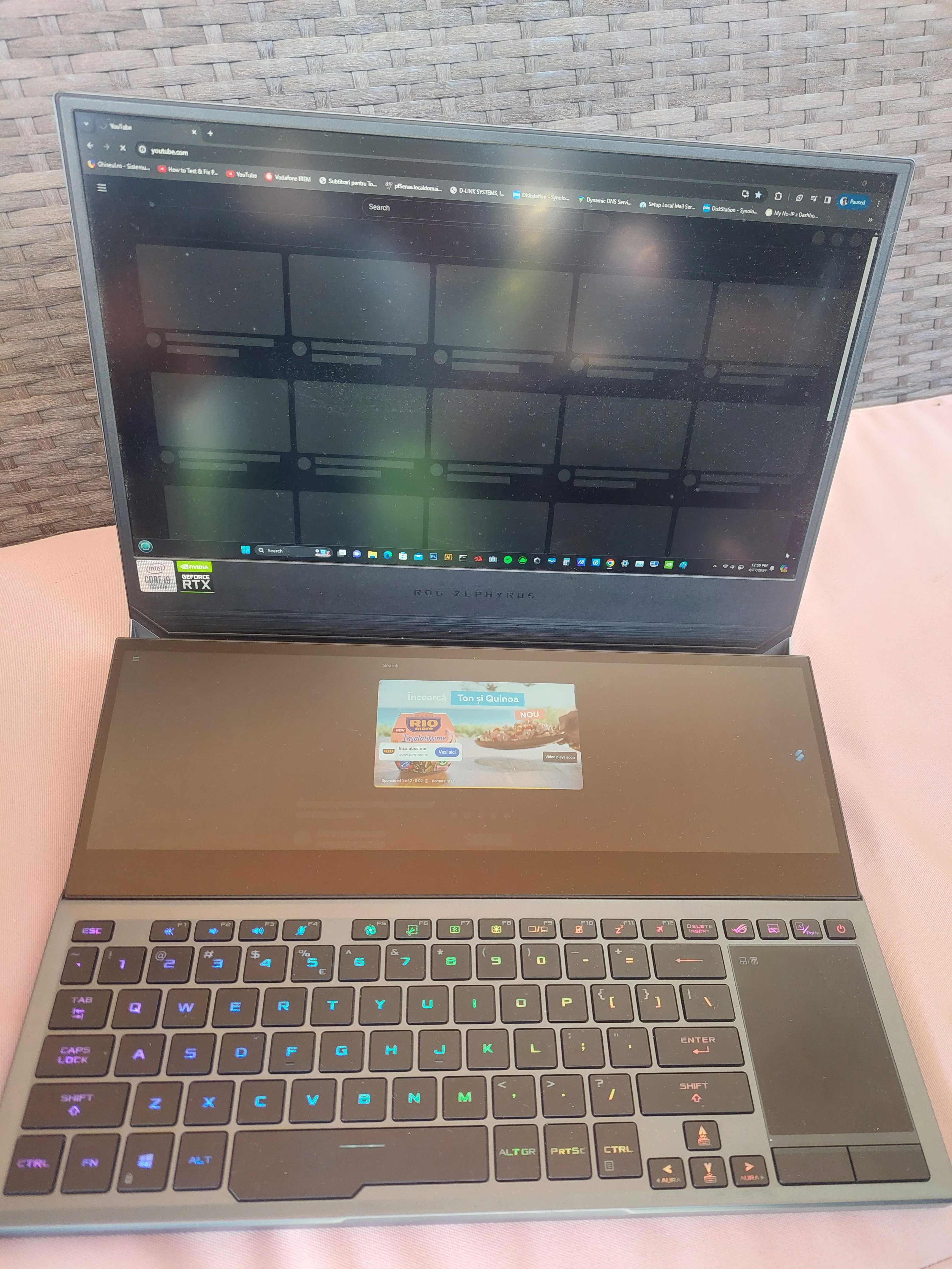 Laptop Gaming ASUS ROG Zephyrus Duo 15 GX550LXS cu procesor intel I9