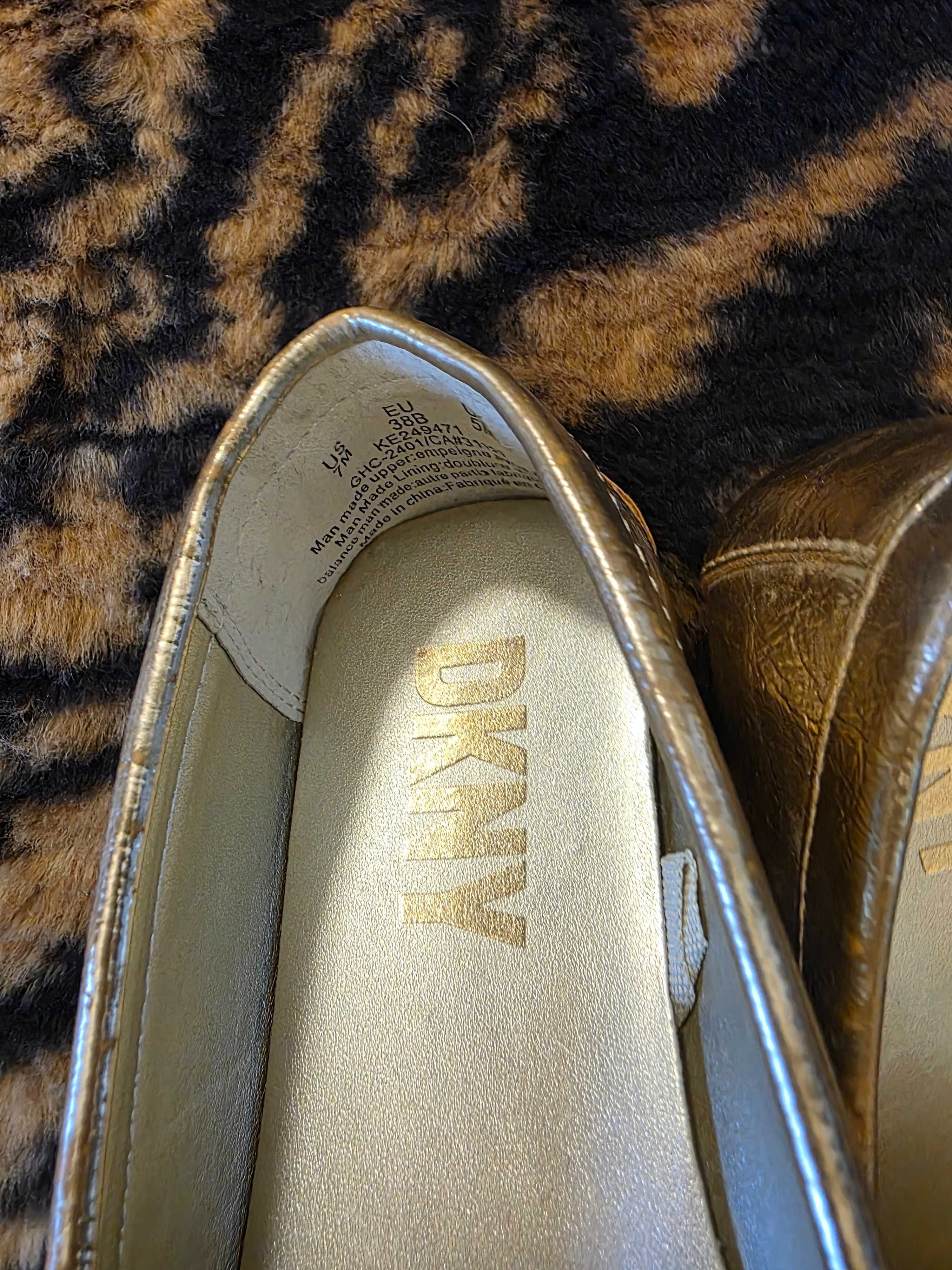 Мокасини в златно на DKNY