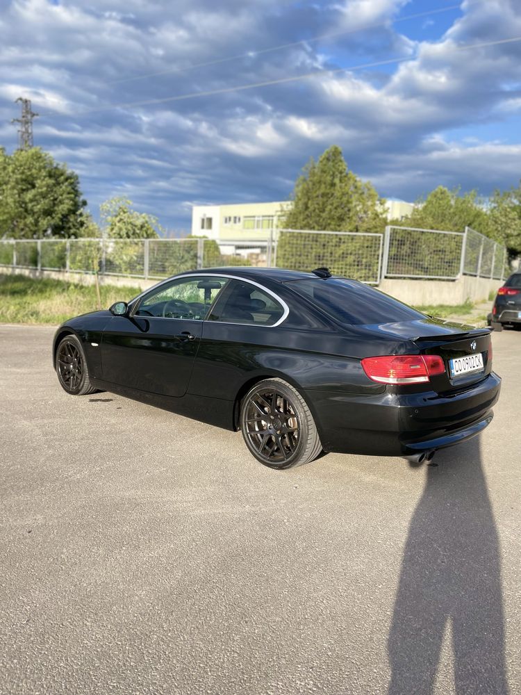 Автомобил BMW 325 E92 Купе