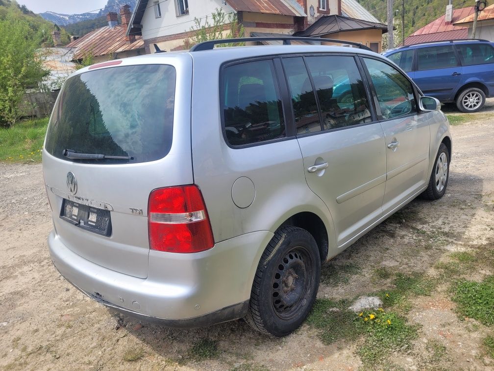 Bara fata, trager, aripii Vw touran