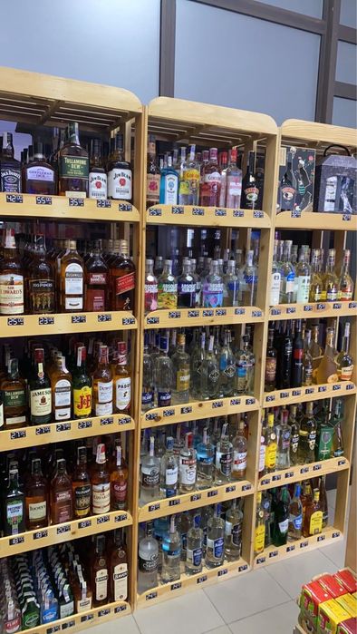 Дървени стелажи за всякакъв вид продукти( за ядки)