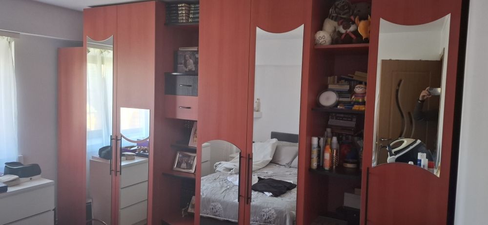 Vand dulap pret usor negociabil