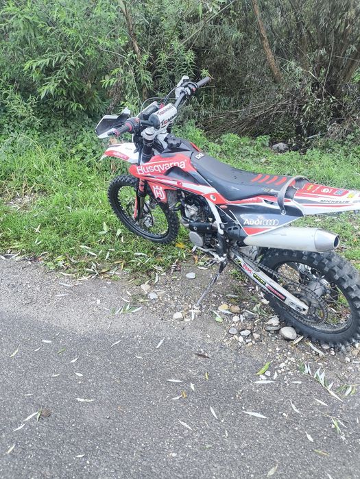 Vând Husqvarna te250