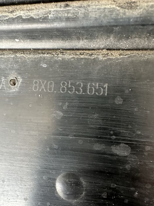 Audi A1 10-14г предна решетка ОЕ