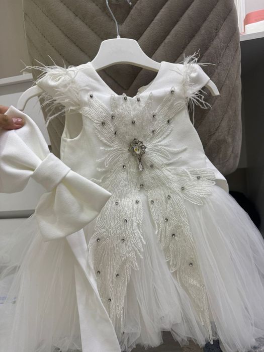 Платье на годик с туфлями. Носила всего 1 раз.