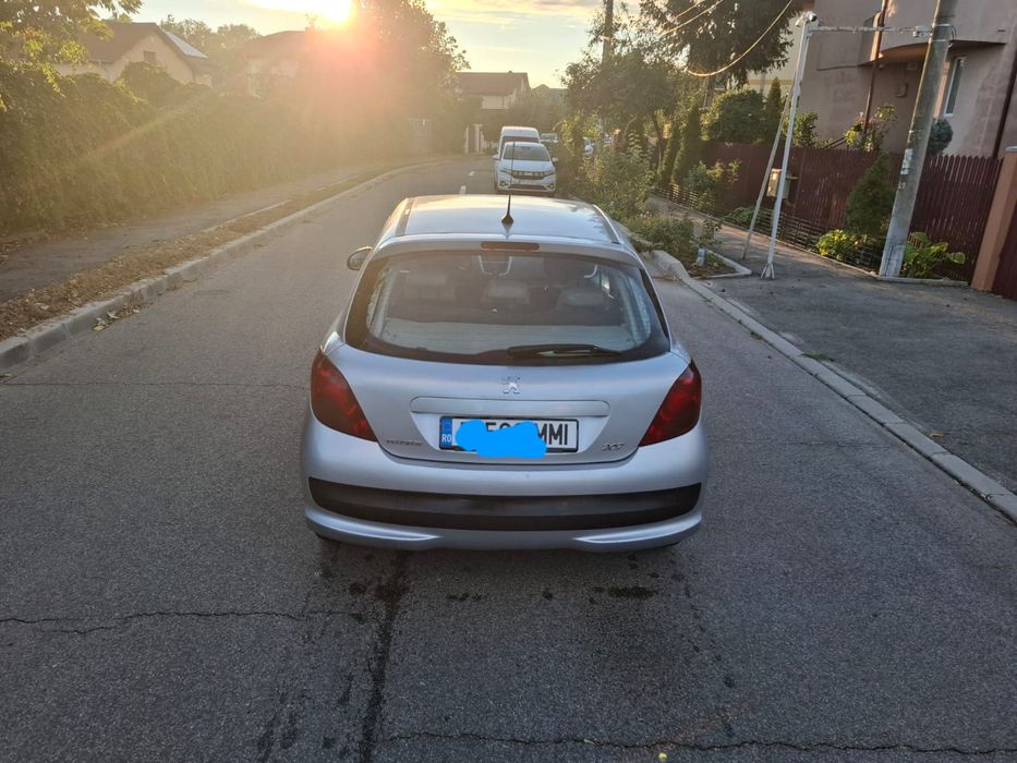 Peugeot 207//1.6 HDI