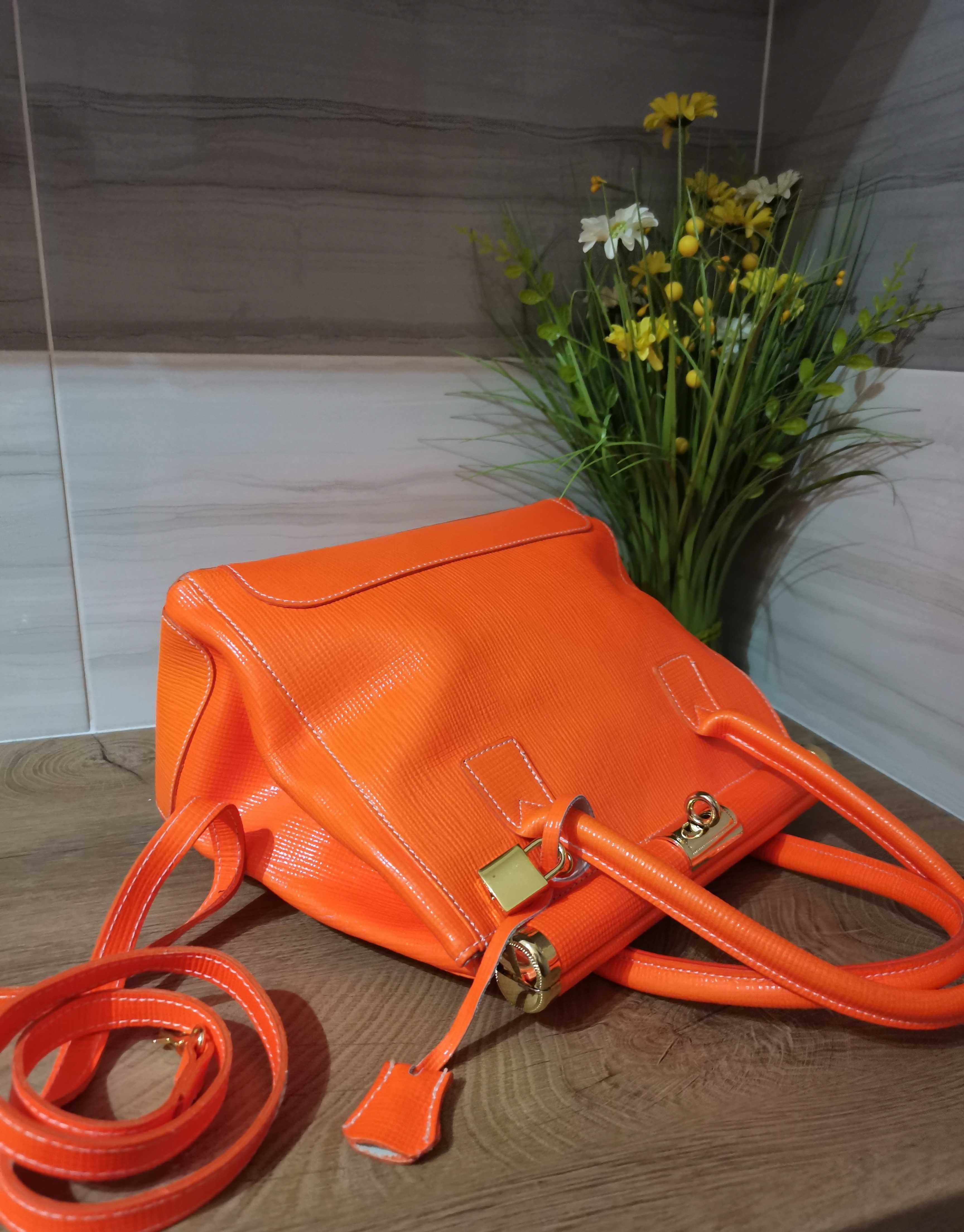 Дамска лятна чанта. Цвят портокал флуо.