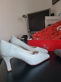 Много шикозни испански нови дамски обувки на ф. Omeida. 39/40 Ест.лак