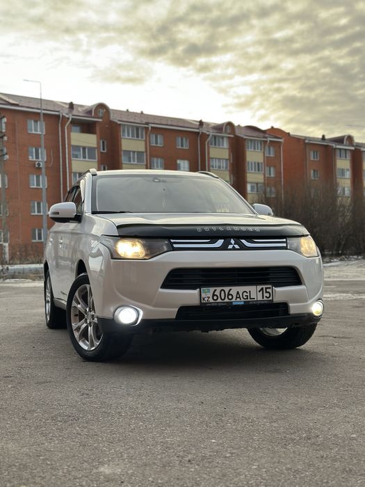 Кроссовер! Mitsubishi Outlander! Обьем 2.4 ! Максимальная комплекьация