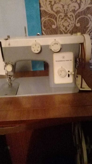 Продам швейную машину