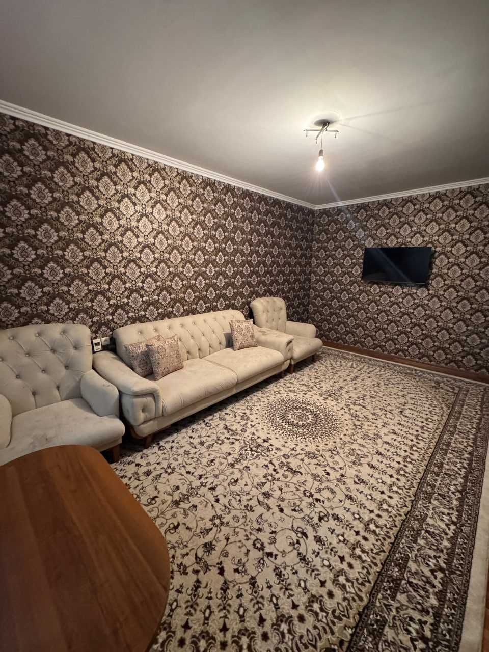 qoraqamishda 3 xona 1 etaj sorchno sotaman!
