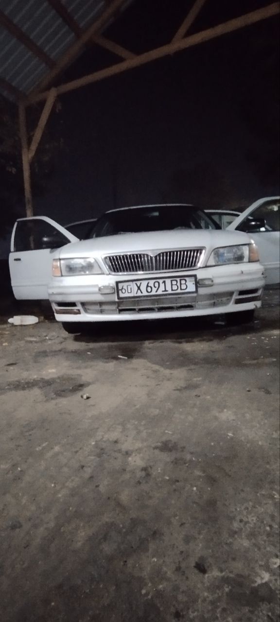 Nissan maxima holati yaxshi  matori yoq