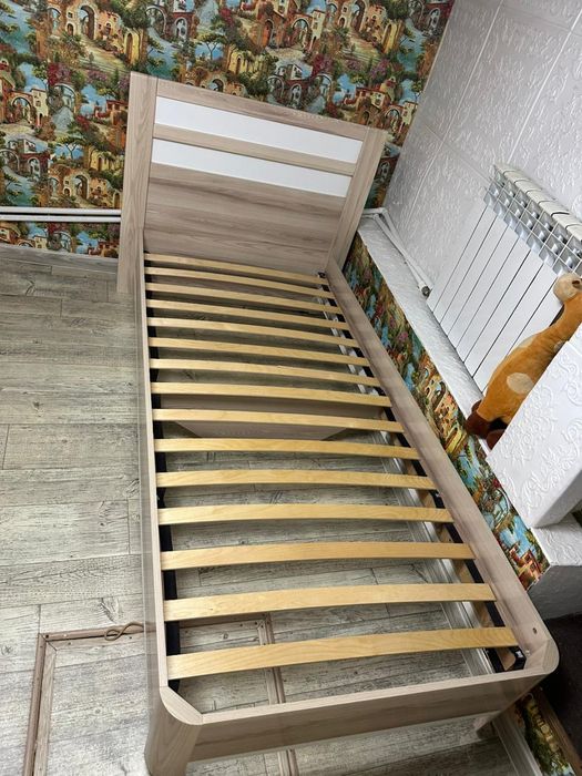 Продаю мебель кровать односпалка.