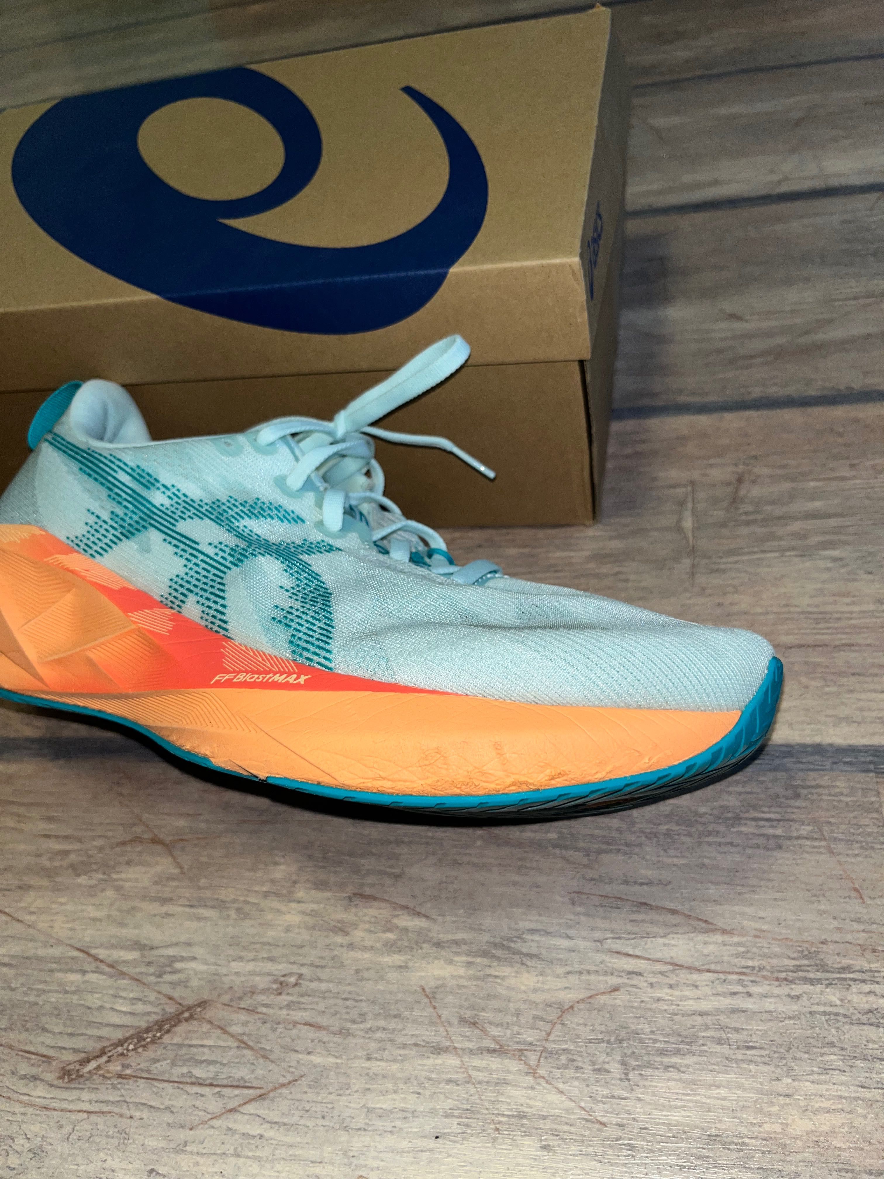 Обувки Asics Novablast 5