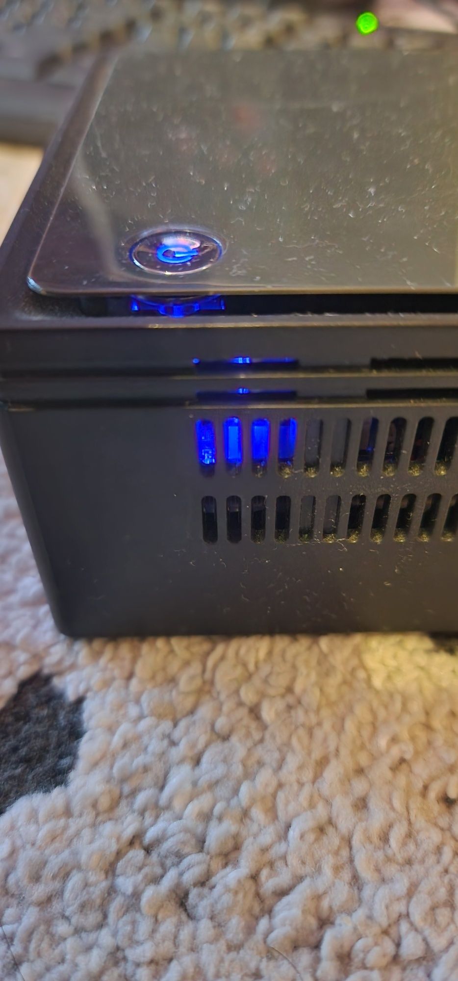 Gigabite NUC cu windows licenta instalat