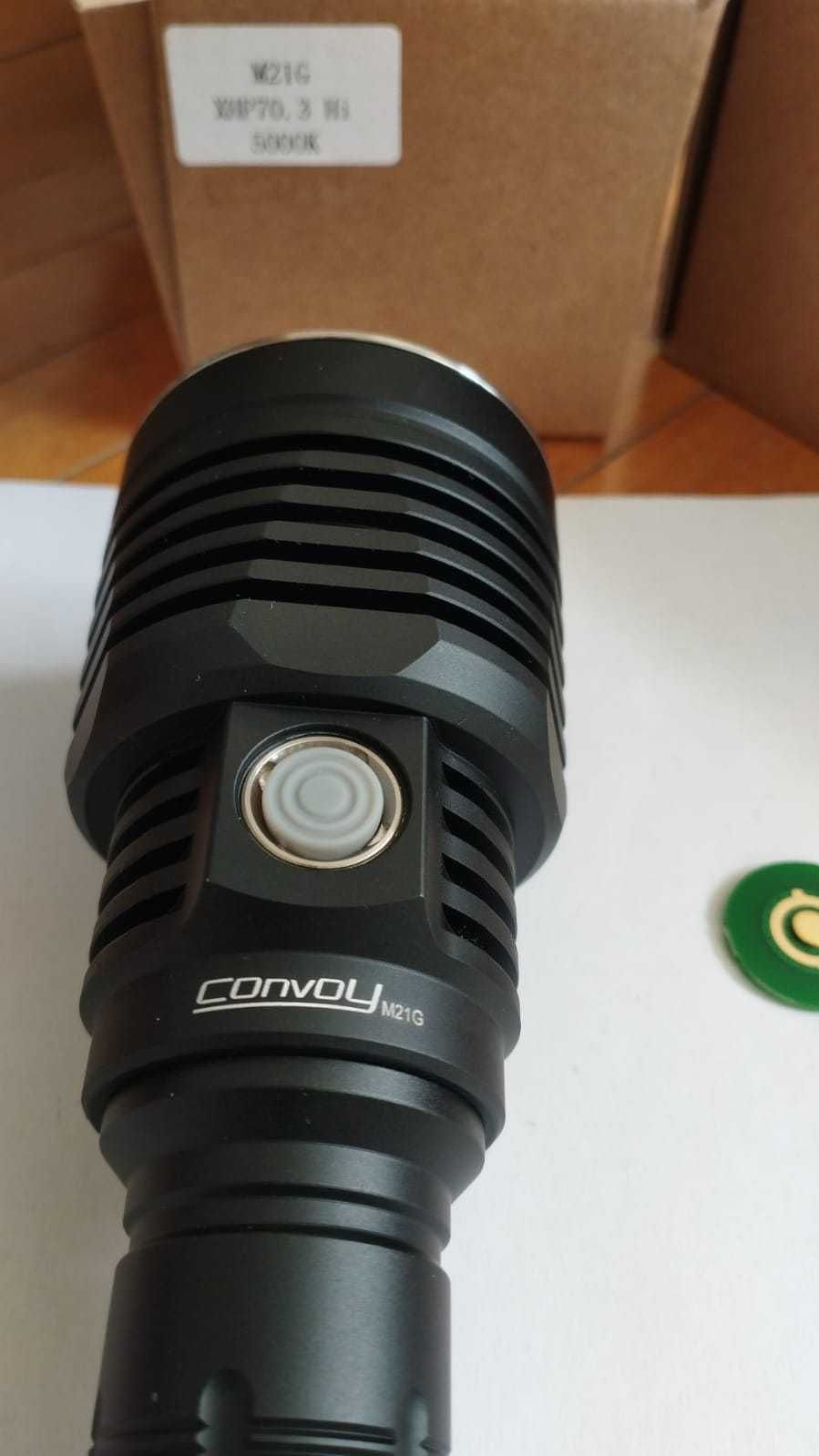 Lanterna Convoy M21G cu led XHP70.3 HI de 5000 lumeni