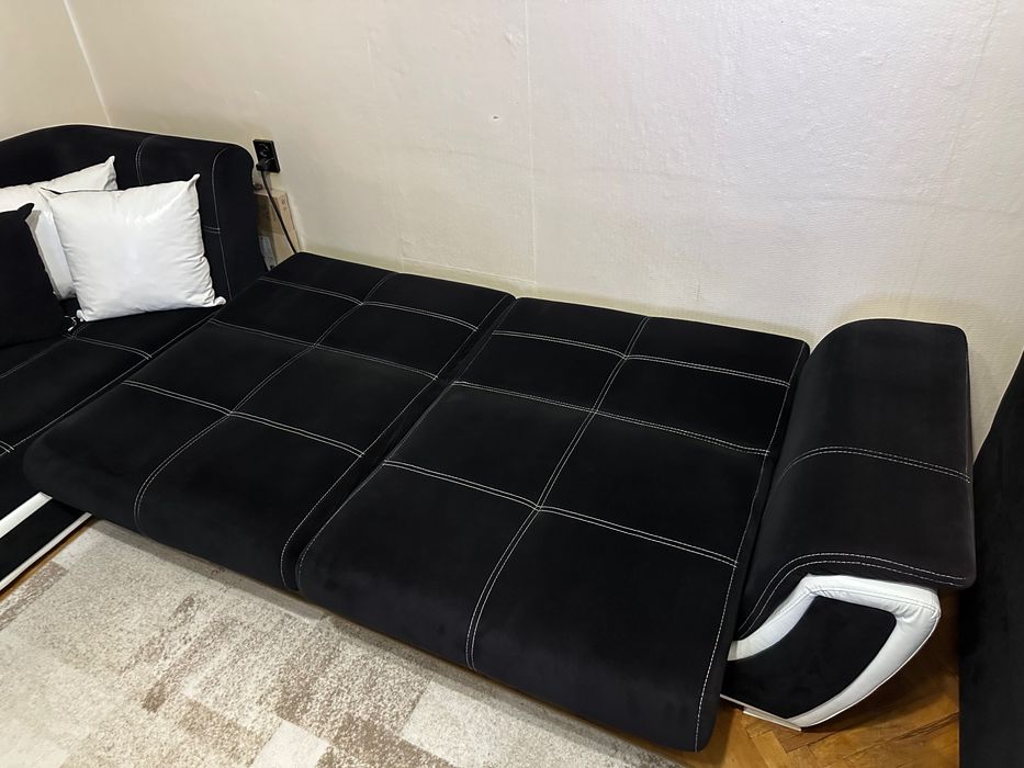 Ъглов диван с лежанка