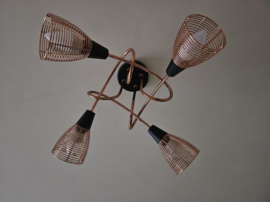 Продавам лампа розово злато и черен мат