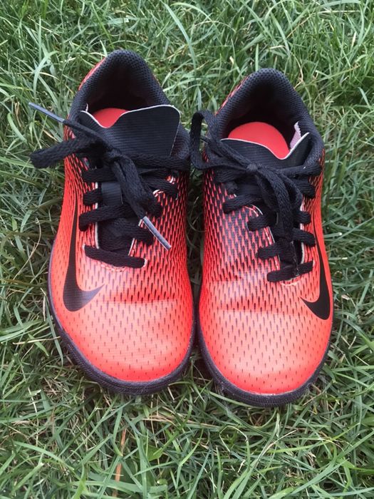 Стоножки Nike 29.5 номер много малко ползвани почти чисто нови Nike