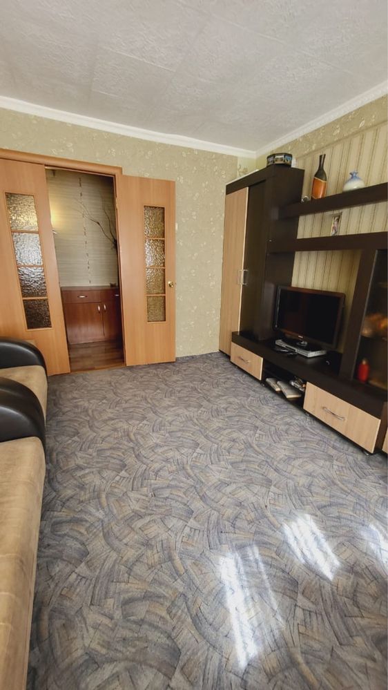 Продам 2 х комнатную в центре