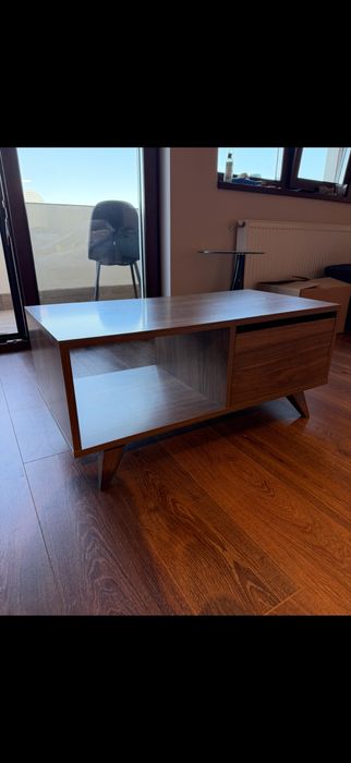 Măsuță de cafea, design modern, finisaj nuc