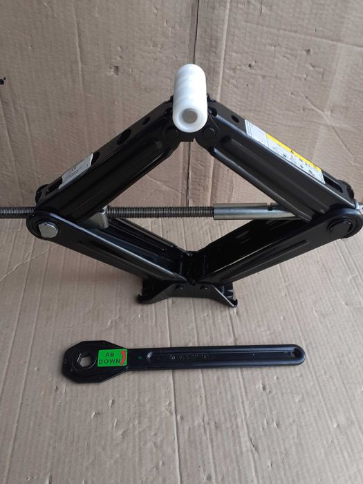 Cric AUDI Q8, Q7, VW Touareg, PORSCHE Cayenne