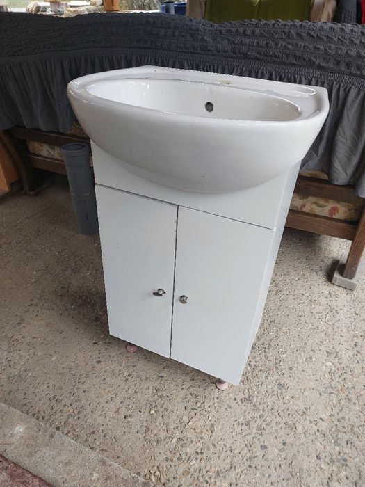 Mască chiuvetă baie plus lavoar.