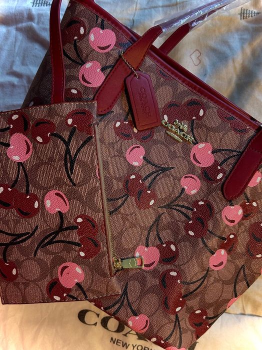 Чанта Coach с череши