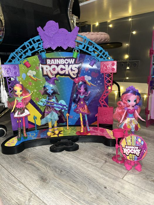 Радужная Сцена Rainbow Rock