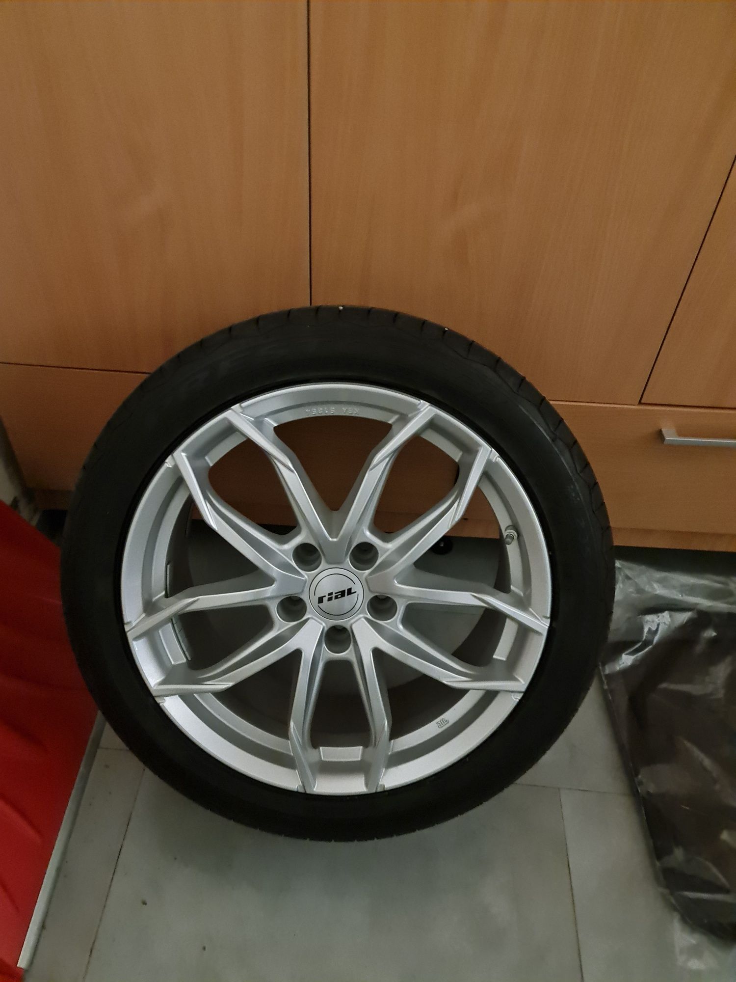 Jante,Roti Hyundai pe 18 cu cauciucuri de vara și senzori de presiune