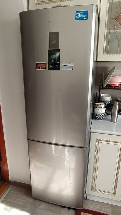Холодильник Samsung