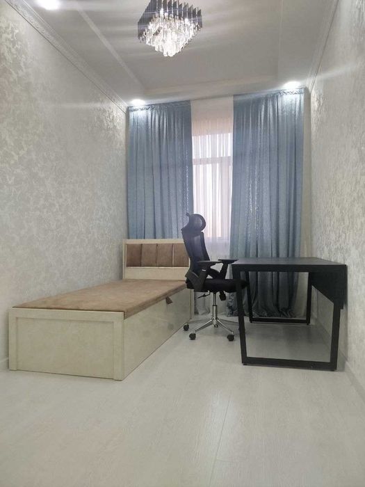 3-комнатная, 4/8, Центр, ориентир Чехова и метро Ойбек`