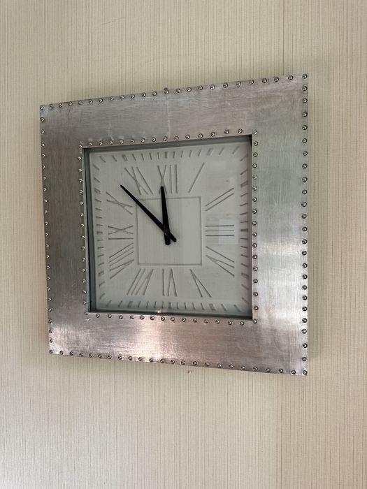 Часы настенные металлические