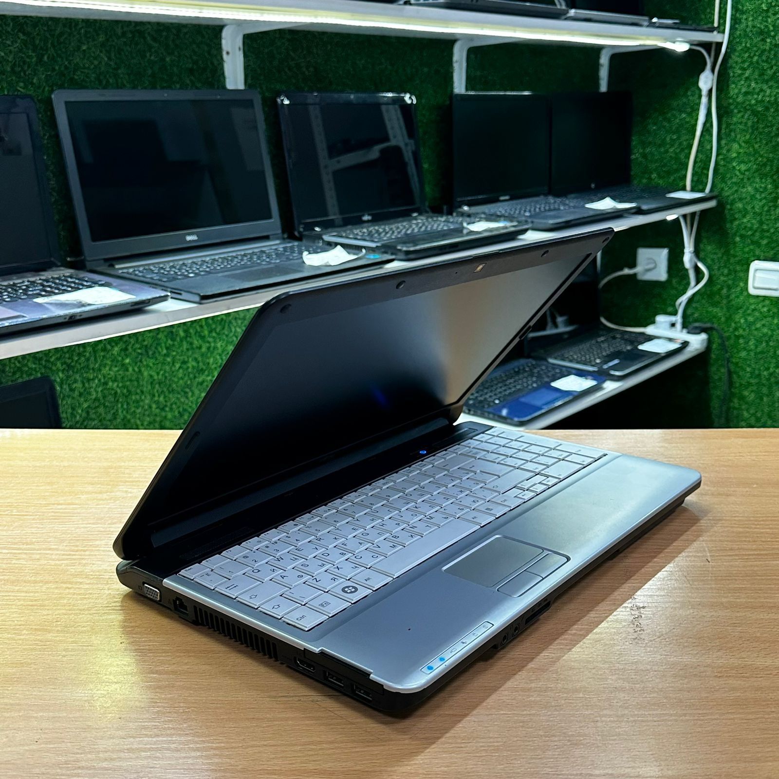 Шустрый Ноутбук для офиса Fujitsu Core i3 ОЗУ 4Gb SSD 128Gb+500Gb