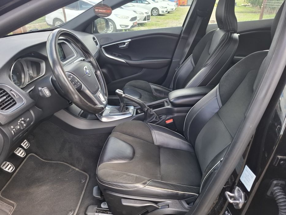 Volvo V40 R Design D3/Virtual Cockpit/Volan incalzit/Credit Auto