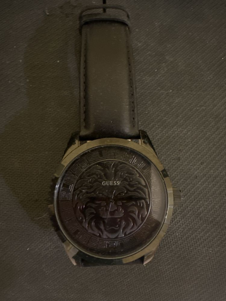 Часовник на guess
