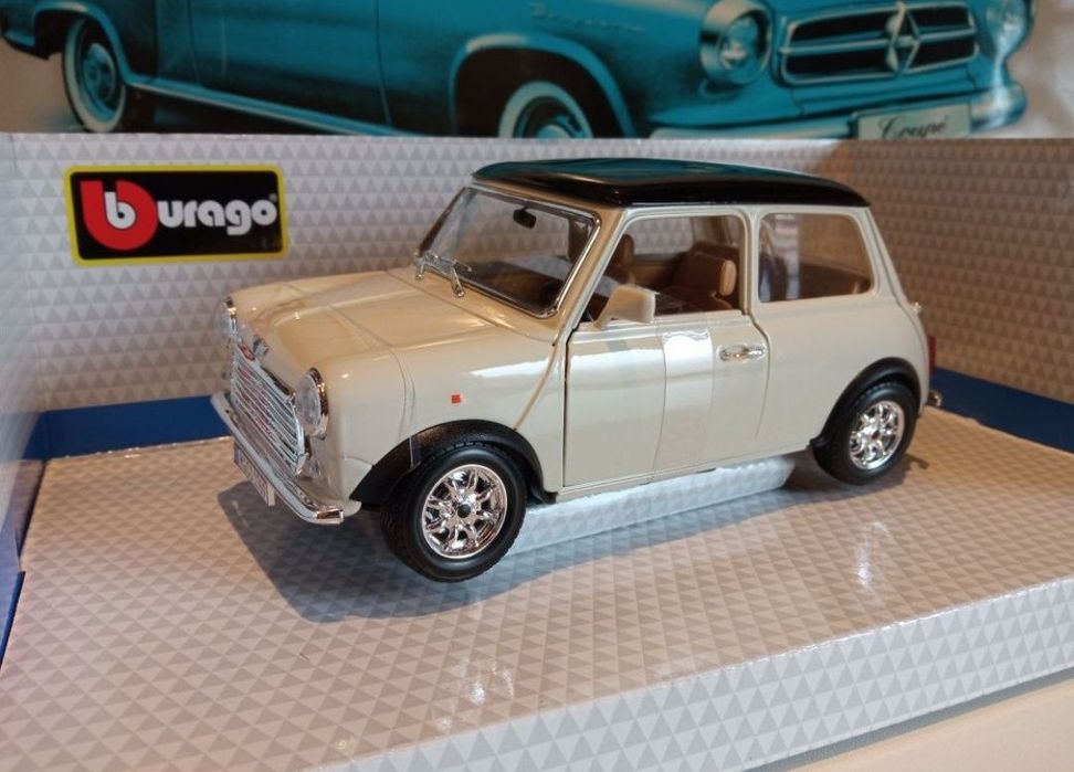 Mini Cooper 1969
Scara 1:18
Bburago

Pozele reflectă realitatea. Se vi