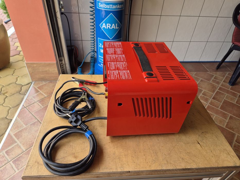 Încărcător auto și motociclete model ELBE, M220  demar. de 12V și 24V
