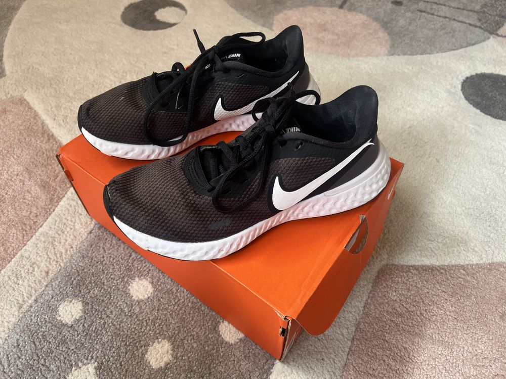 Унисекс Маратонки Nike Revolution 5