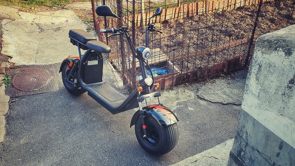 Vand scuter electric limitat la 25km/h cu acte