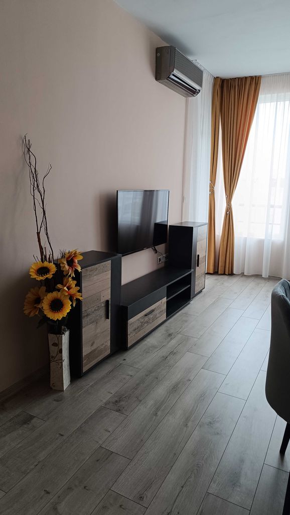 Дава се под наем Тристаен апартамент в Варна, ХЕИ - 125 кв.м за 700 € - Снимка #7