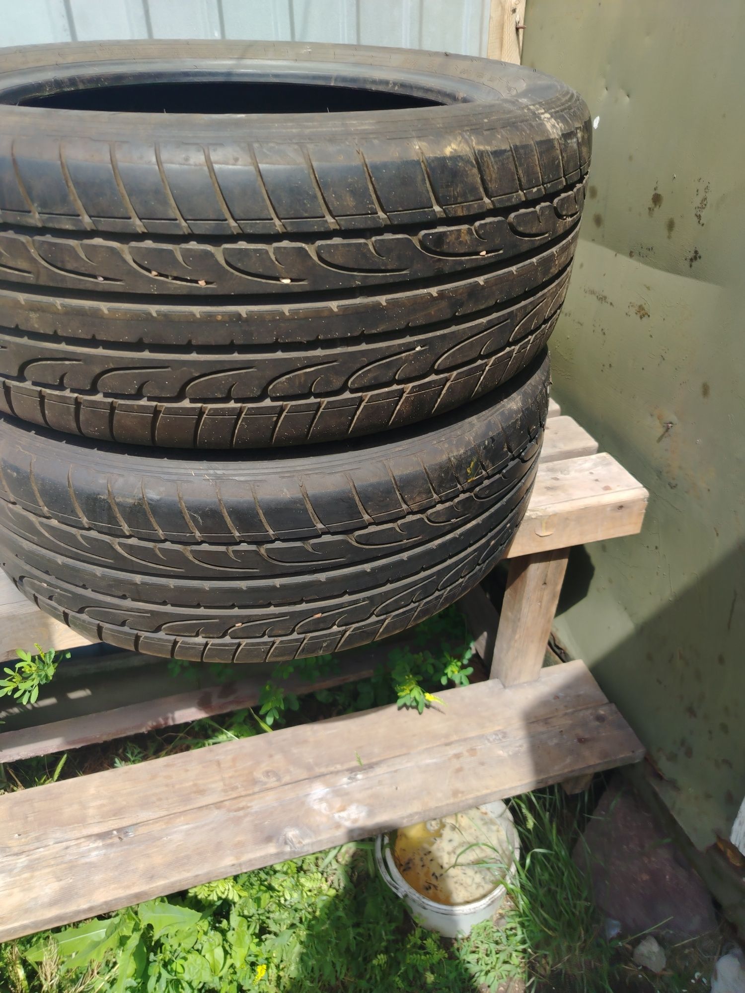 Продам Шины235/50R19