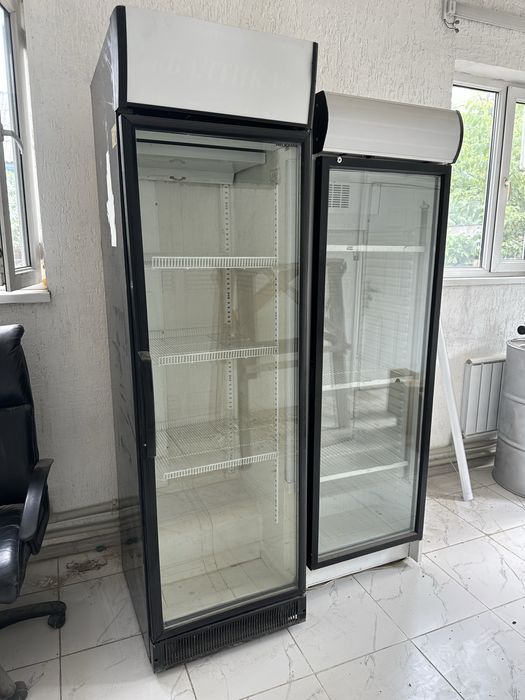 Продам холодильник ветрина для продуктовый
