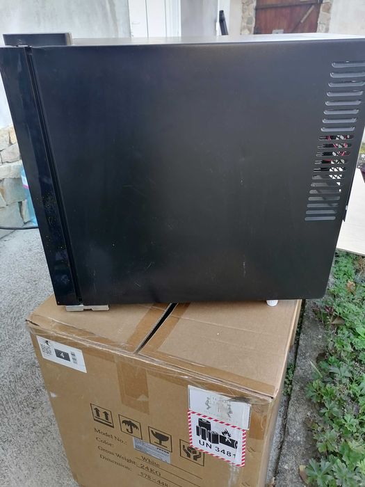 Витрина за охлаждане на вино