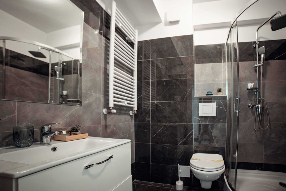 Coresi Mall / Old Town Centre / Apartamente si Garsoniere 1-2-3